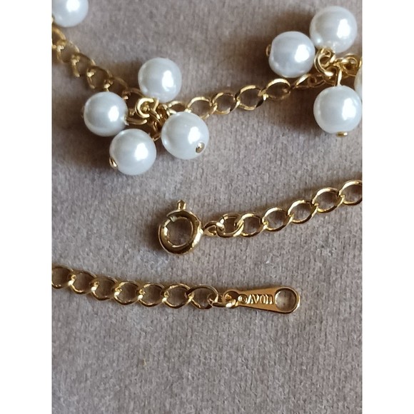 Avon Faux Pearl Cluster Necklace - Picture 5 of 6